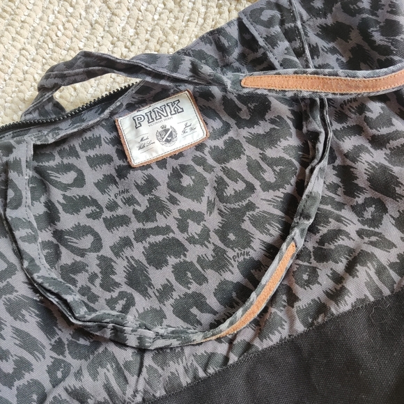 PINK overnight bag - Picture 2 of 8